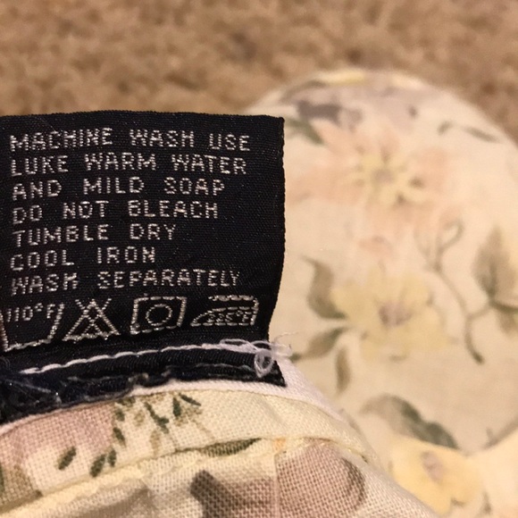 Thrifted Generra Collection Yellow Floral Shorts - Picture 3 of 9